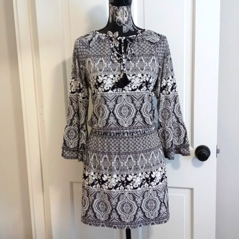 🖤White House Black Market🖤 - Black/White Floral Paisley Boho Dress